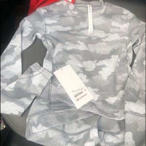 Lulu Lemon Close to Crossing  Rhino Grey Starlight workout top. Size 2